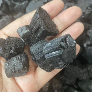 Натуральный черный турмалиновый гравий Необработанный драгоценный камень Минеральный образец Нерегулярный кристалл Исцеление Расширенная коллекция Устранение магнетизма