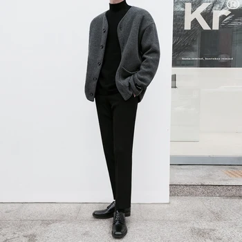 2023 Осень-зима Корейский мужской свитер Вязаный свитер Мужская одежда Однотонный кардиган с длинным рукавом V-образным вырезом на обычных пуговицах M185