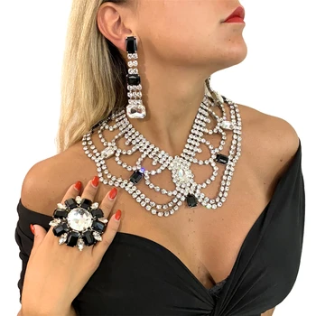 2022 Новое роскошное ожерелье и серьги со стразами для женщин Серебряный цвет свадебных ювелирных изделий Аксессуары для свадебных вечеринок